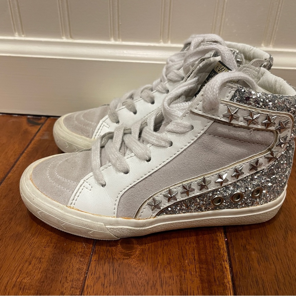 Vintage Havana Girls size 12 Sneakers